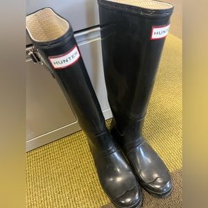 Hunter women’s original tall rain boots in black